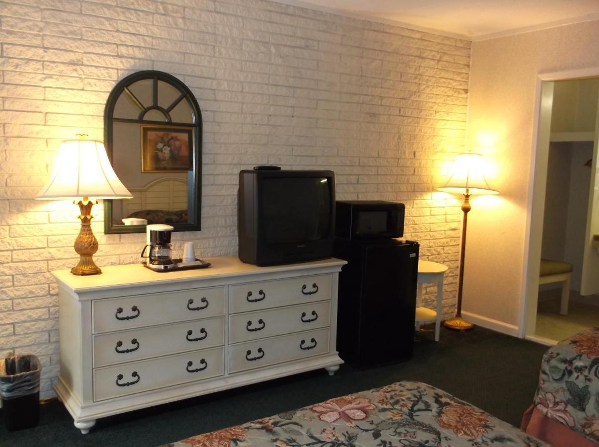 Azalea Inn & Suites Wilmington Quarto foto